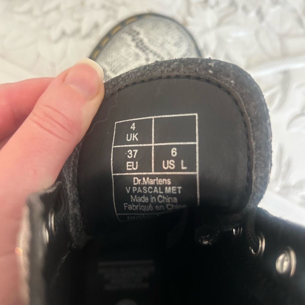 Doc Martens - Picture 5 of 5